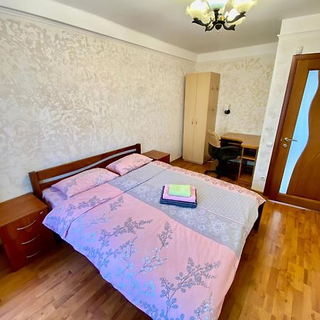 Квартира На Воскресенці, Поруч Метро Лівобережна, Інститут Серця, Мвц Kiew Exterior foto